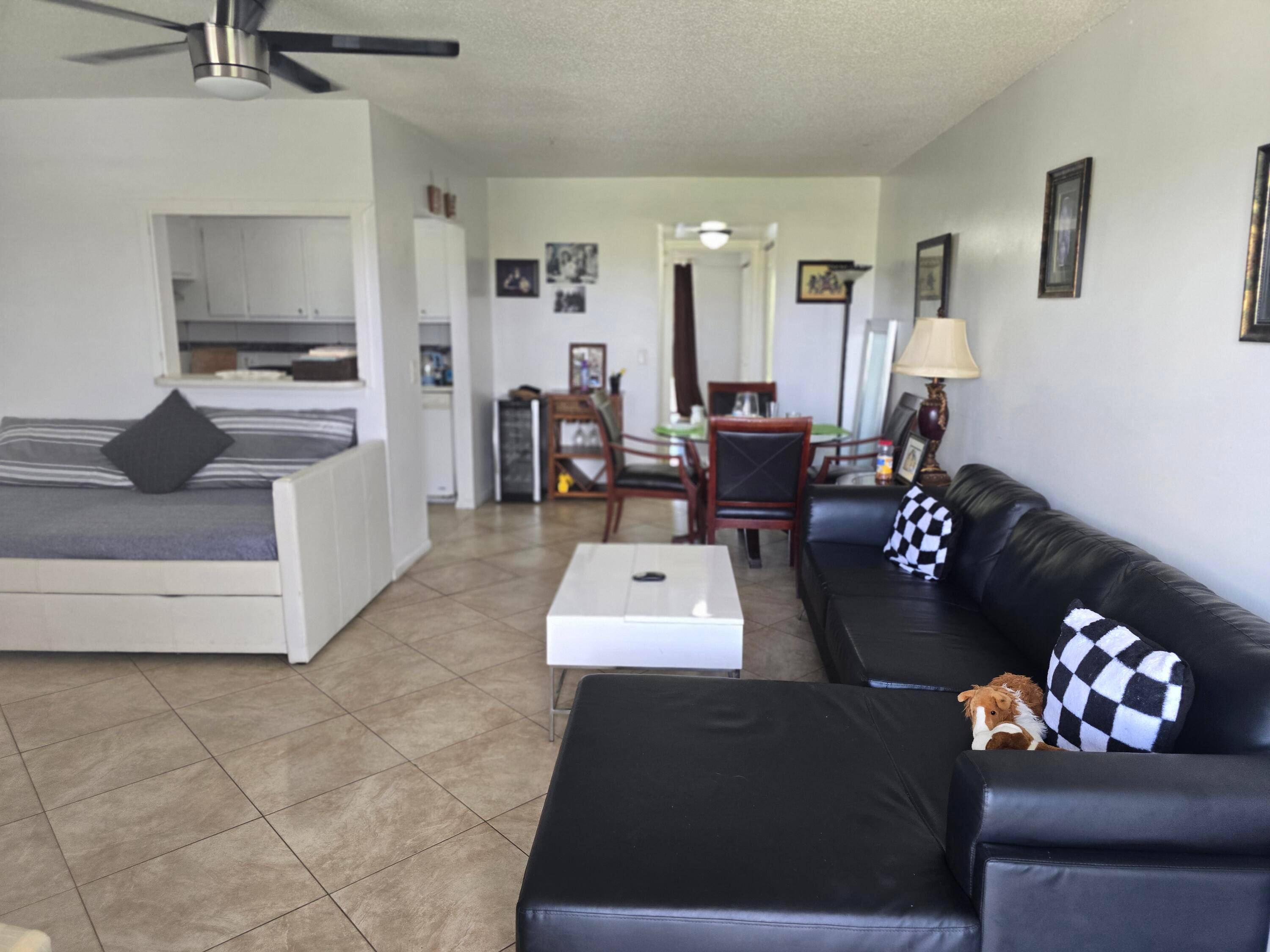Light, Bright Cozy 1 Bedroom in Century Village Perfect for Investors or End Users !