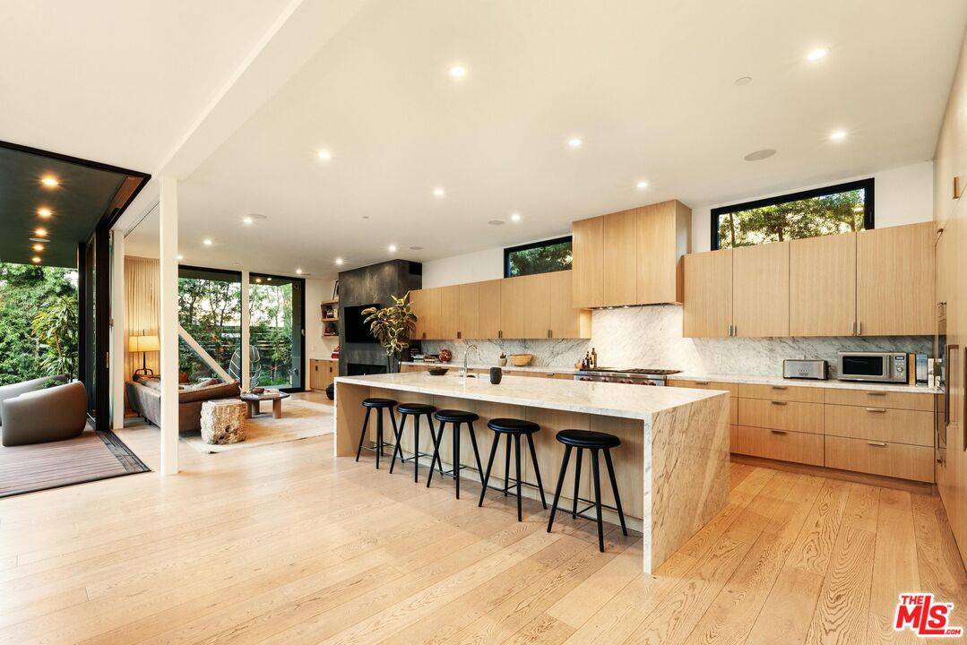 3140   Grand View Blvd 4.0 Marina Del Rey LA