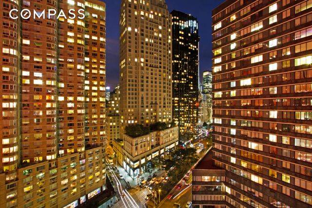 Talk about a view ! This stunning, flex layout corner unit is designed for someone who loves options.