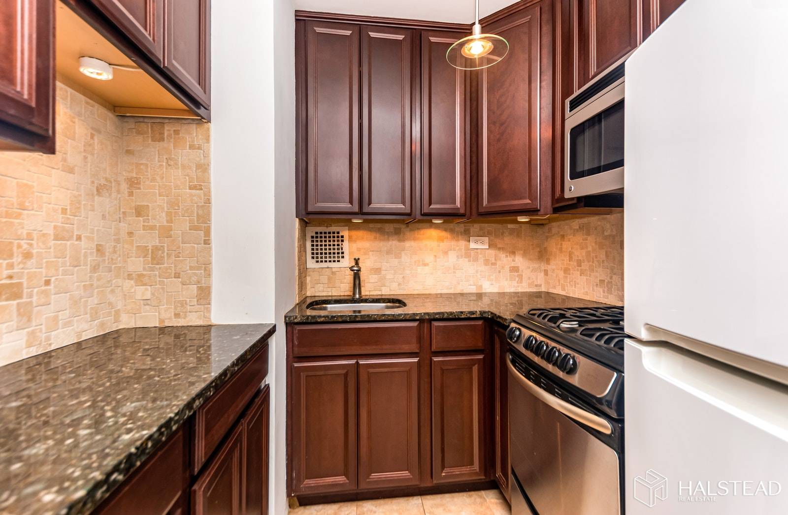 SUN DRENCHED ONE BEDROOM APARTMENT !