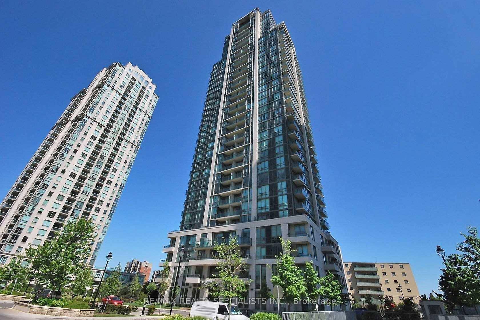 Eve Condos presents a bright 1 1 in the heart of Mississauga with southeast exposure, nine foot ceilings, and floor to ceiling windows.