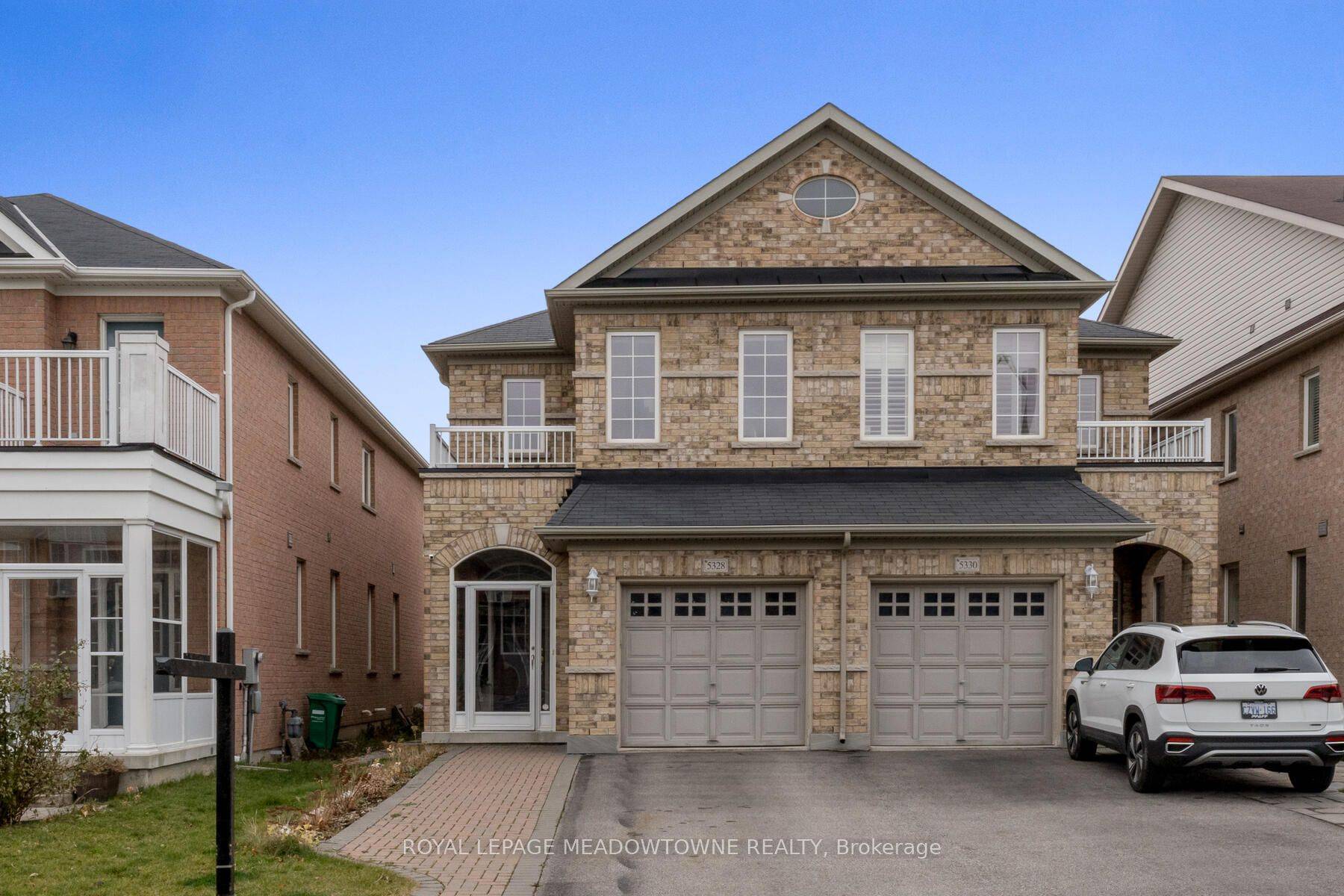 Stunning semi located in the heart of Mississauga backing onto greenspace and park !