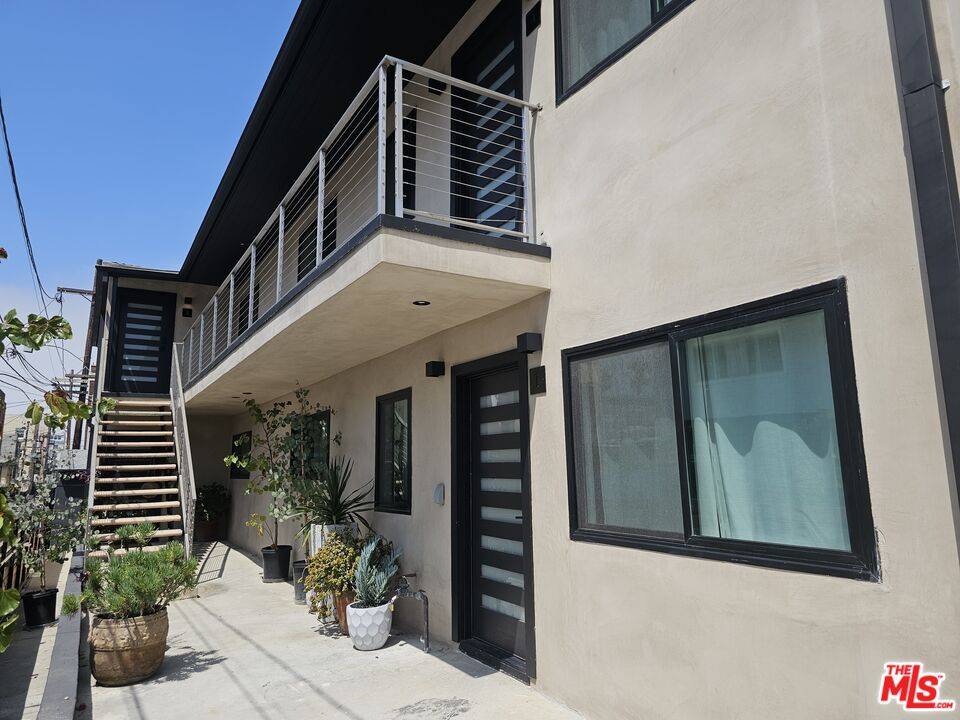 17   Sunset Ave 8BR Marina Del Rey La