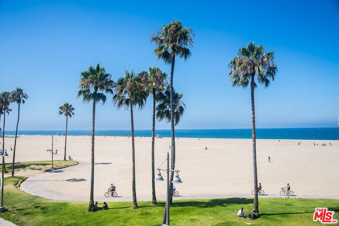 8 Brooks Ave 1BR Marina Del Rey La