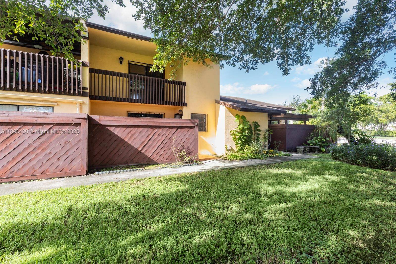 Large 3 bedroom, 2 bathroom townhouse in Kendall Lakes, offering over 1, 500 sq.
