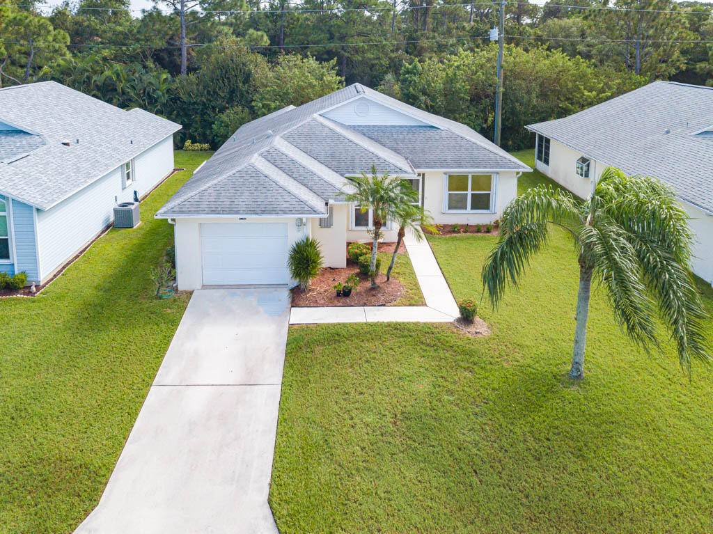 Move in ready, this 2 2 plus a four seasons room with AC and heat is located in a well maintained community with friendly neighbors and beautiful surroundings, with 24 ...