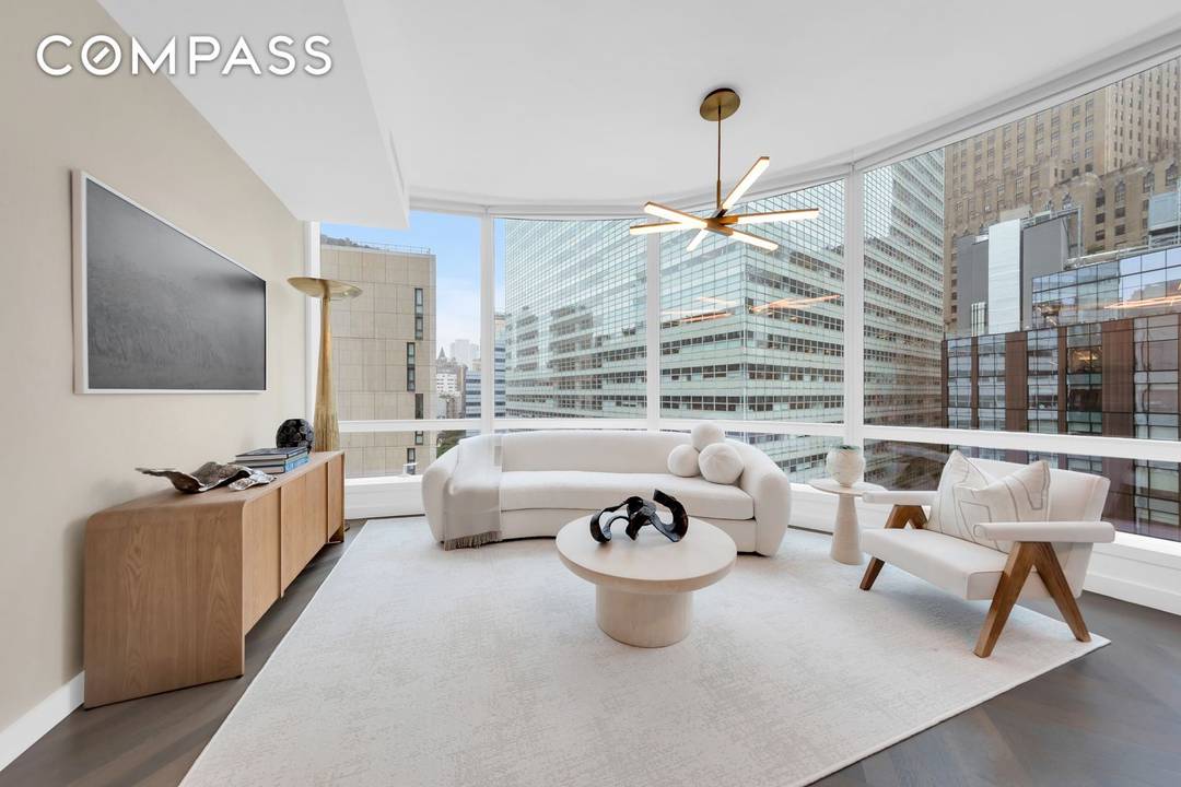 Tribeca Luxury One Bedroom Condo in Iconic Skyscraper Oasis Investment Opportunity Only Please note there is a tenant in place until March 20, 2026, and we require at least 48 ...