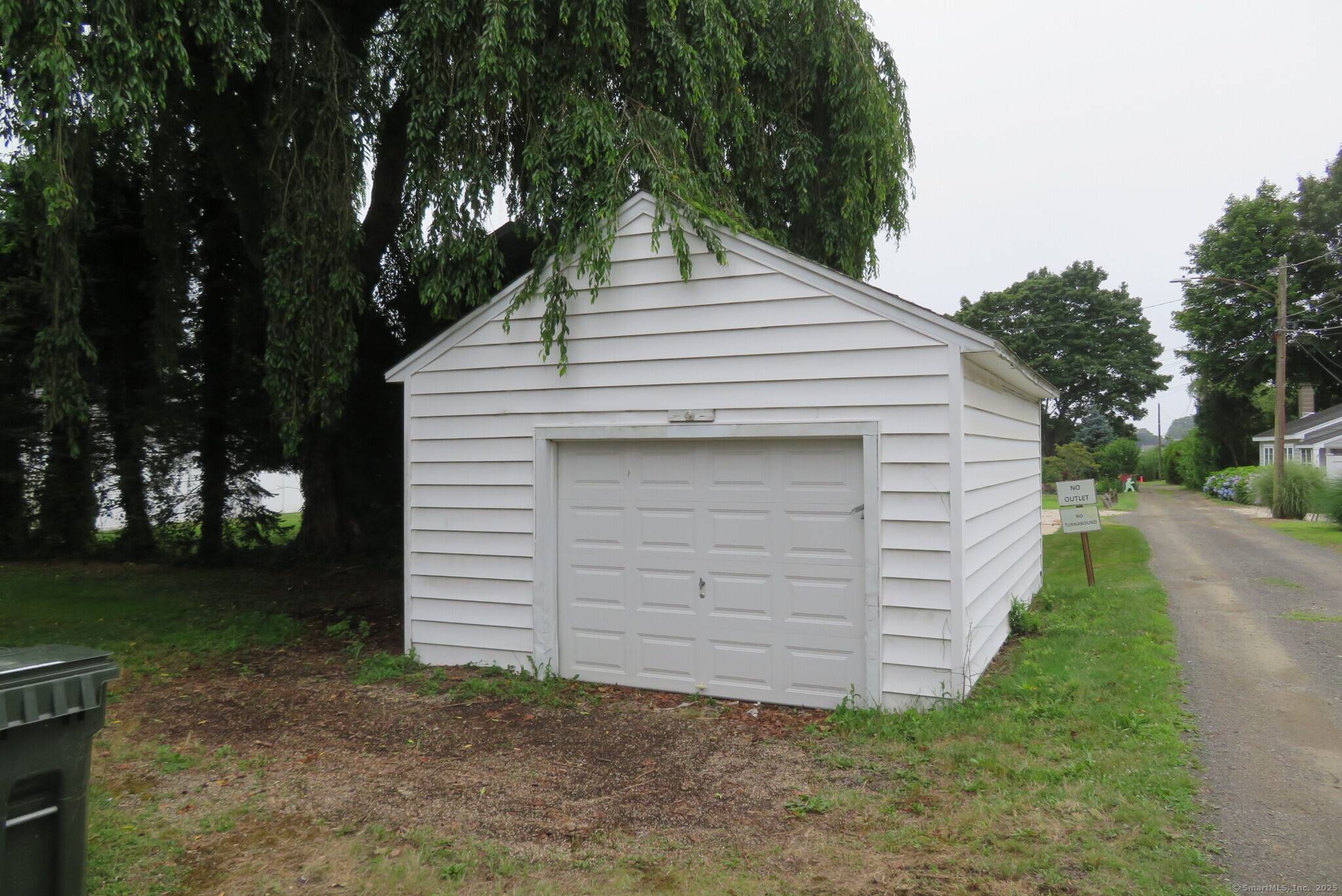 This property is located in the private Chalker Beach community.