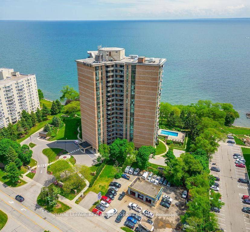 Unbelievable ! Welcome to the prestigious Admirals Walk offering approximately 1, 185 sq ft of beautifully updated living space in absolute move in condition.