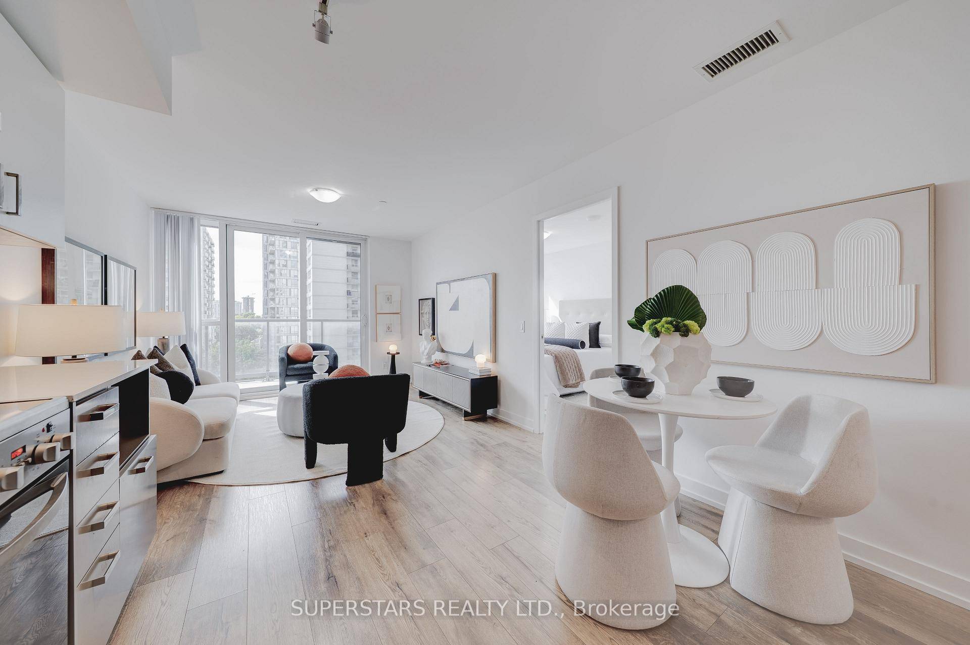 706 Sq Ft Balcony Rare opportunity to own a highly sought after 1 Den corner unit with 2 full bathrooms and 1 parking spot in the heart of Midtown at ...