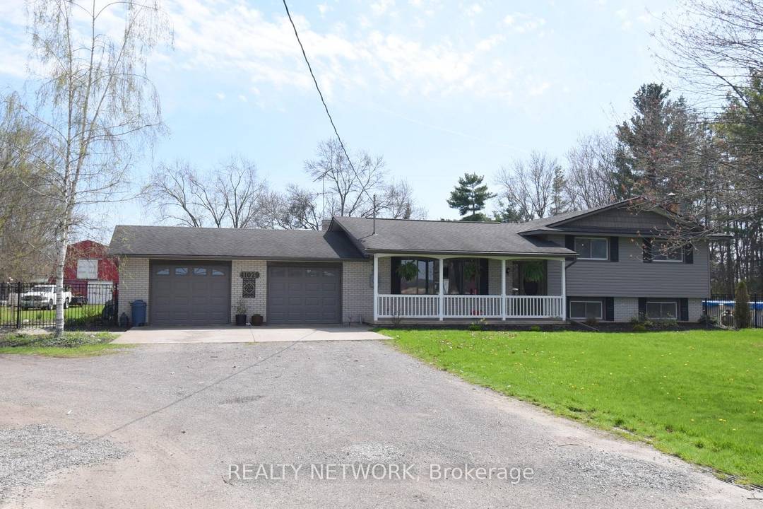 Welcome to your private country retreat where lifestyle meets functionality on a beautifully appointed property designed for both relaxation and rural living.