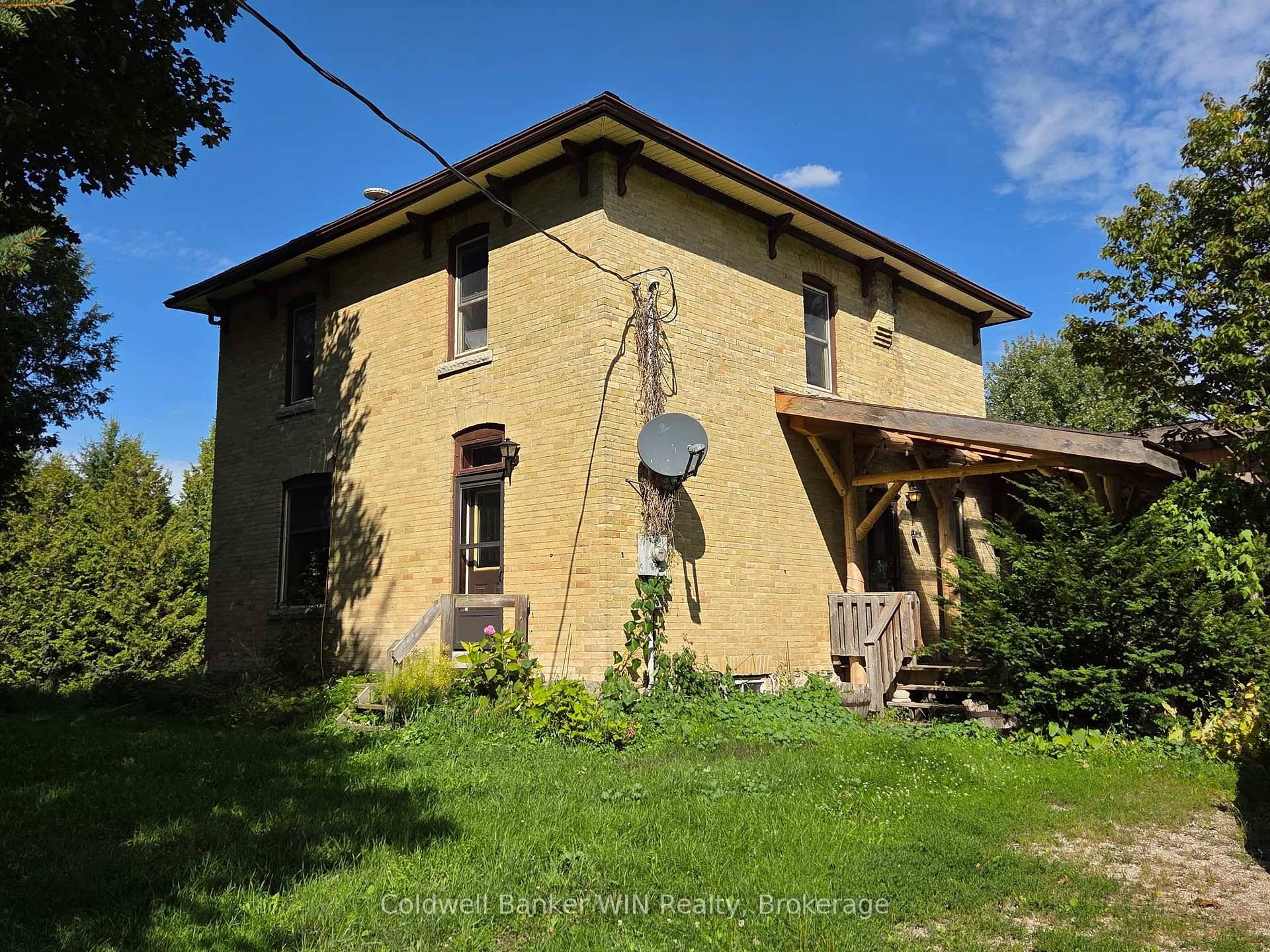 This 100 acre farm enjoys a great location on a paved road with easy access to Highway 6 and Wellington Road 109.
