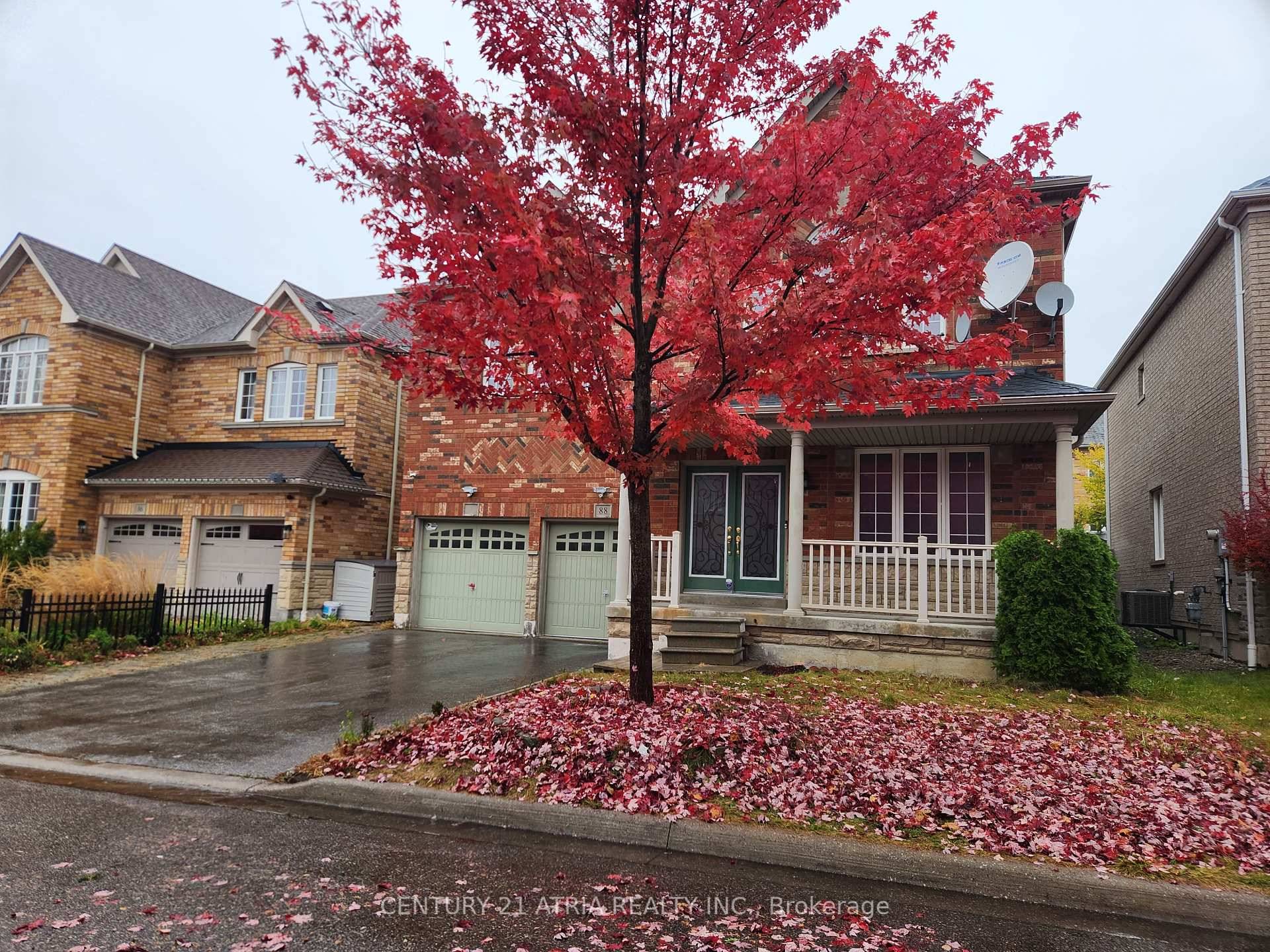 Wonderful Family Neighbourhood Clean and Spacious, bright 4 Bedroom 3 Bathrooms.