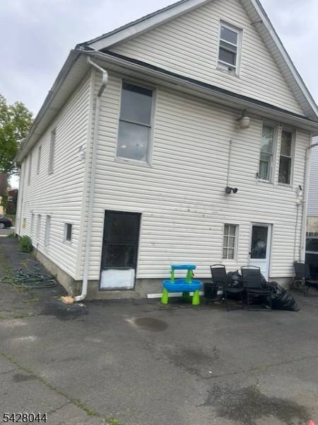 Well maintained Single family 4 Bedrooms, 3 full Bathrooms, Kitchen, Livingroom, full finished attic Basement with Summer Kitchen, two addicional rooms, Play room, Storage, Above Ground pool, one detached garage, ...