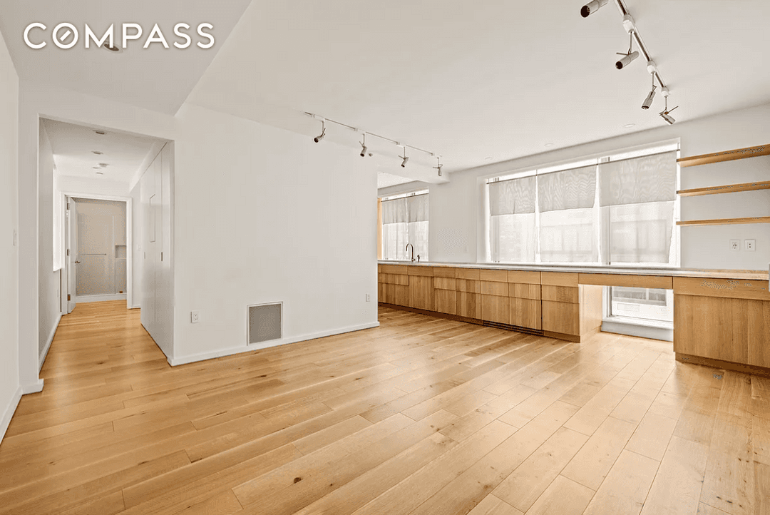 Thoughtfully reimagined by acclaimed Brooklyn based design studio, Workstead, this one bedroom, one bathroom Upper West Side residence is a study in quiet luxury and architectural ingenuity.