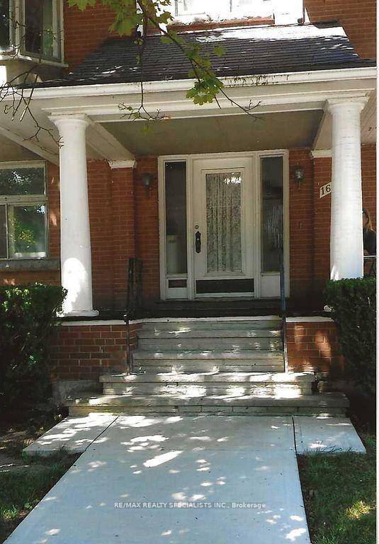 Downtown Brampton, Two Unit Dwelling, Registered With The City Of Brampton.