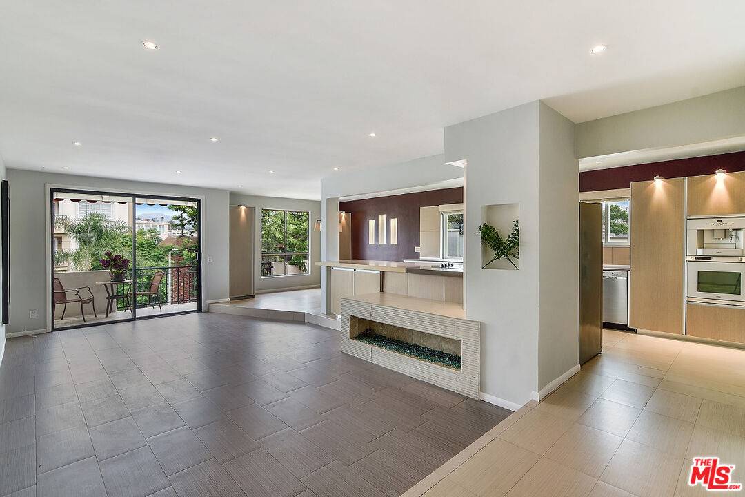 11920  DOROTHY ST 2BR Brentwood La