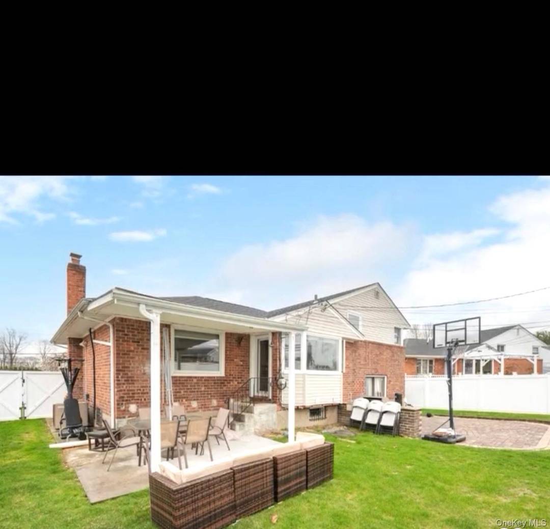 Finally Home At Last... This Beautiful 4 Bedroom 2.