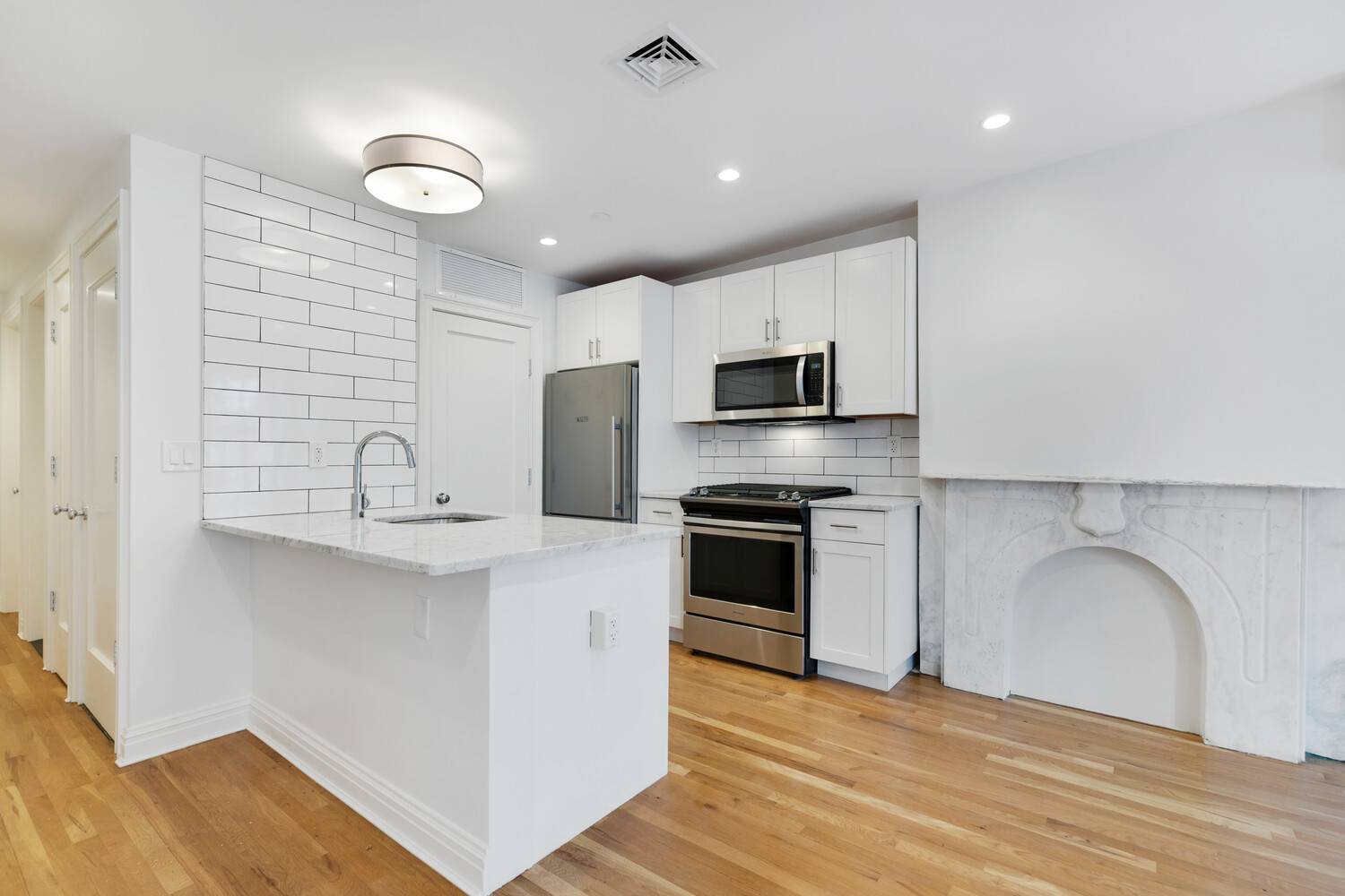 Sprawling 2 Bed, 1 bath with Gorgeous Kitchen available NOW !