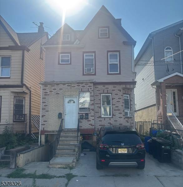 Discover this modern 2 Unit gem at 89 Oraton St, Newark !