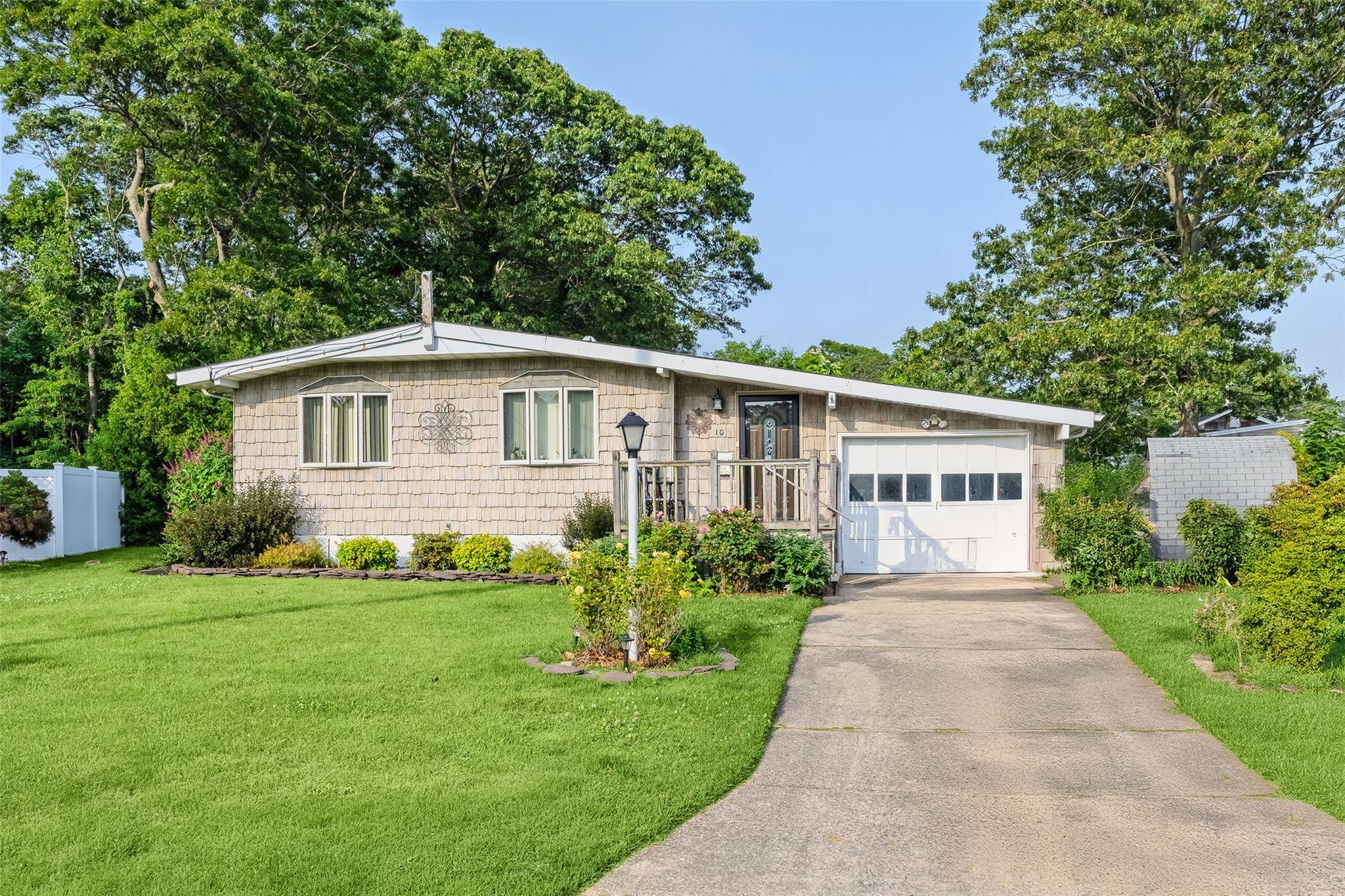 In a Prime location sits this 3 bedroom ranch with a Full Basement and 1 car garage set in private Cul De Sac !