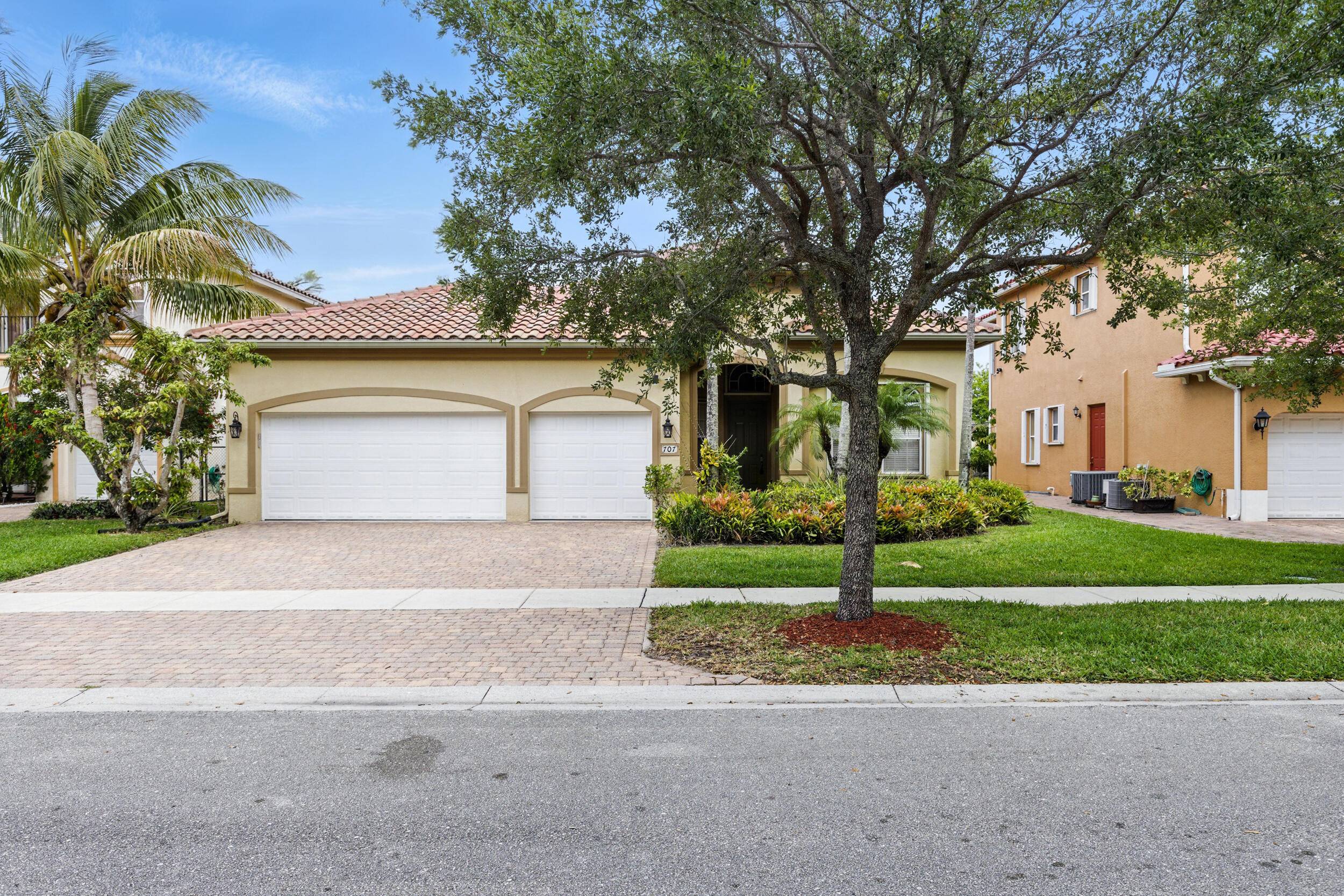 Beautiful and rare ranch style 4 bed 2.