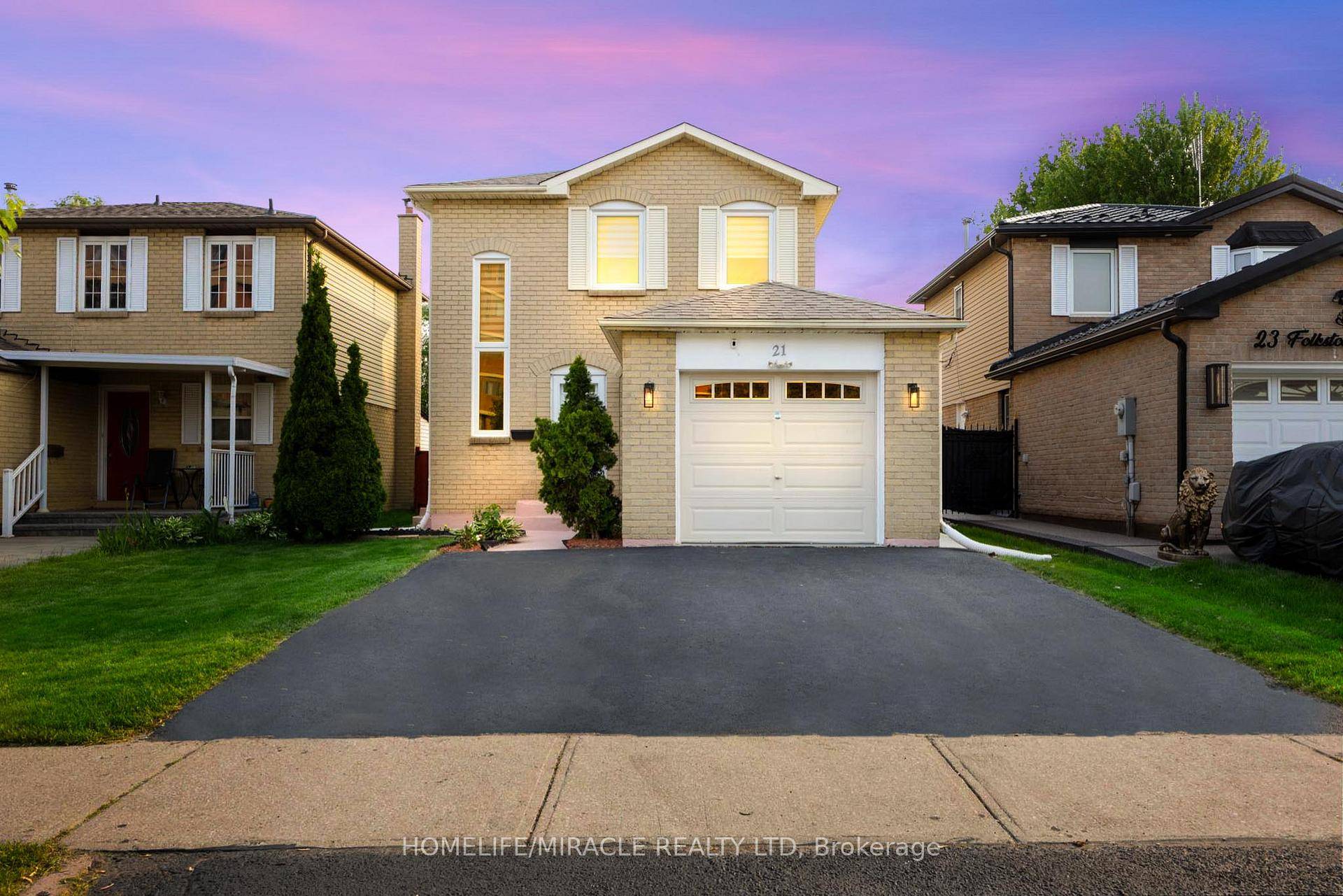 Amazingly maintained Detached Home In A Well Established Mature Area of Southgate Community.
