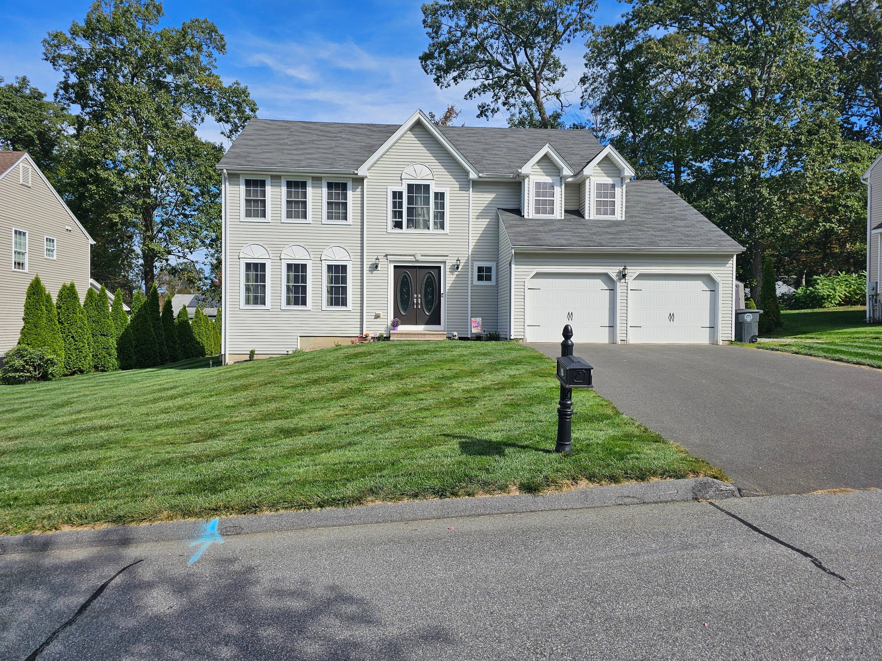 OPENHOUSE SUNDAY 9 21 2025 1pm 3pm Pride of ownership rings through the halls of this home.