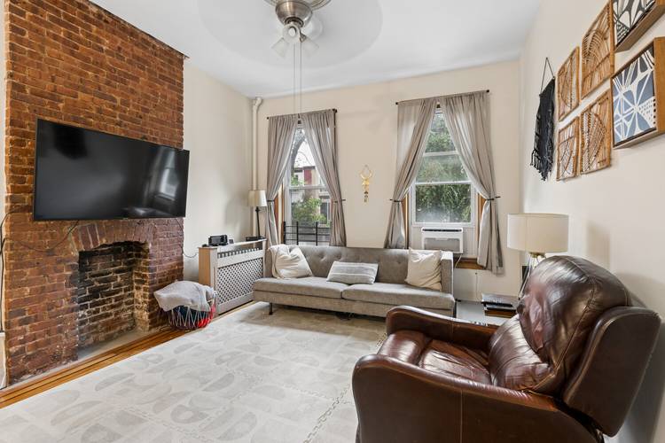 Full garden 1BR on a perfectly residential tree lined street in Park Slope !