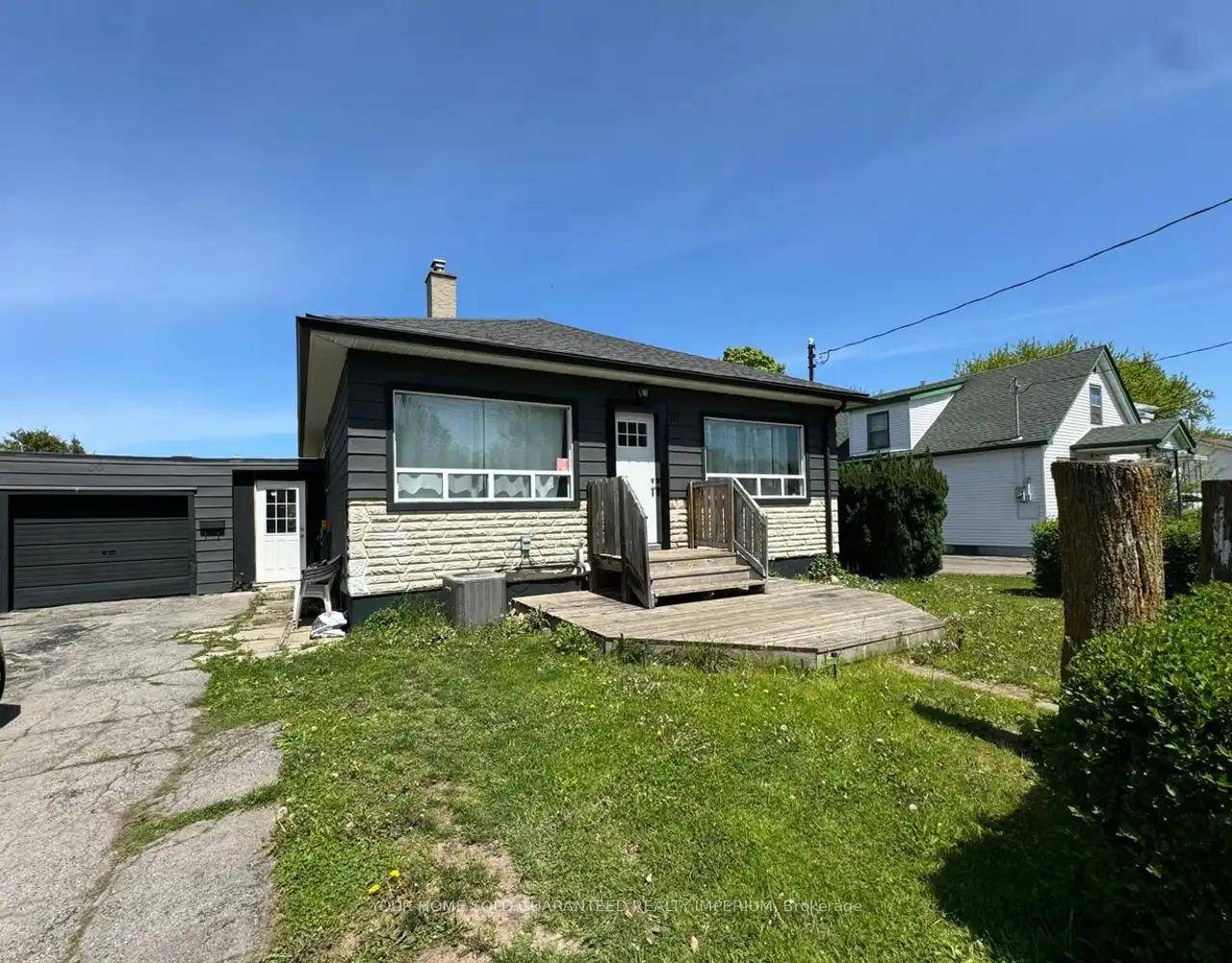 Discover your new home in this spacious 3 bedroom, 1 bathroom main floor apartment, featuring approximately 1, 200 sq ft of comfortable living space.