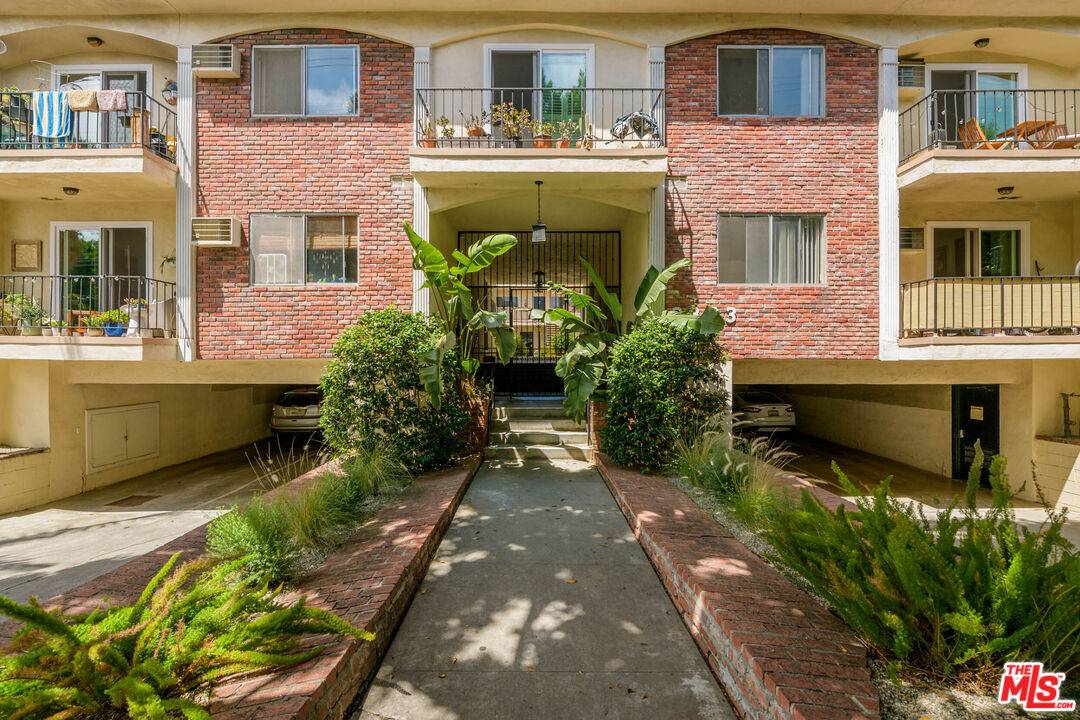 2803   Arizona Ave 3BR Santa Monica La