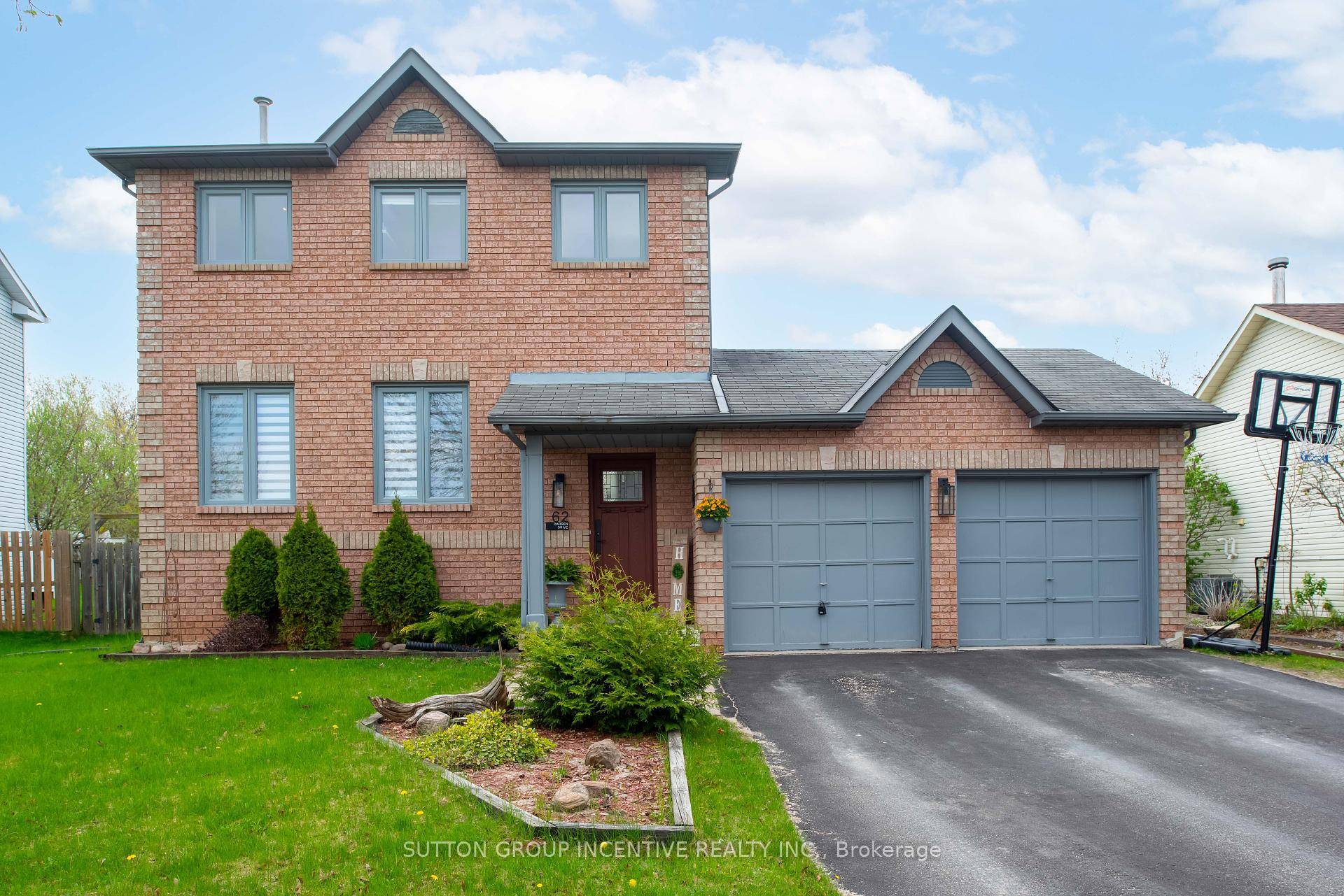 Detached home on a Large Lot with a Double Car Garage and a Pool !