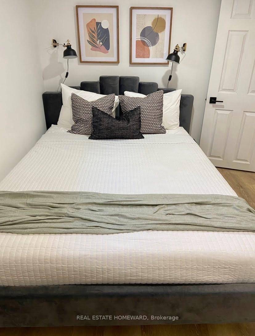 Please note this lease is for the primary bedroom.