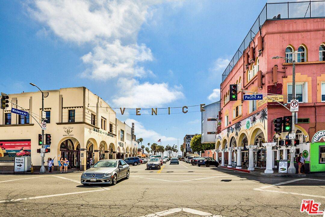 28  Ozone Ave 2BR Marina Del Rey La