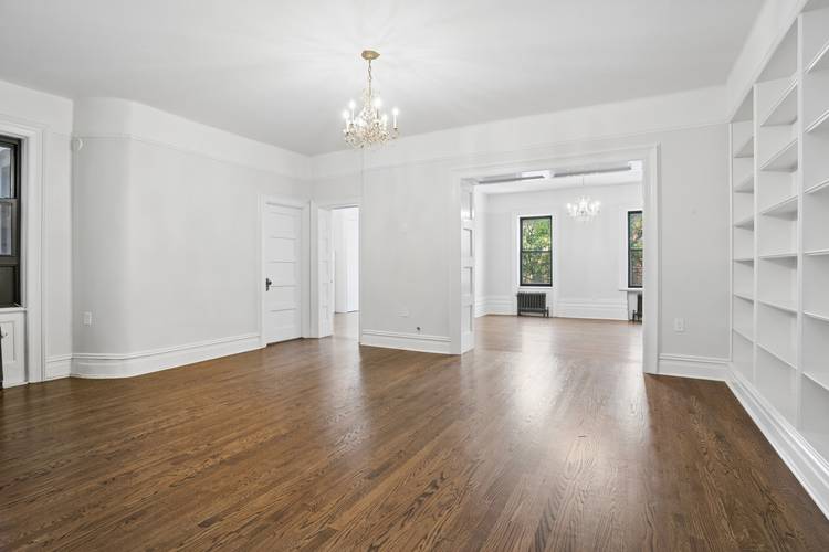 LIVE IN THE HEART OF THE EAST VILLAGE !