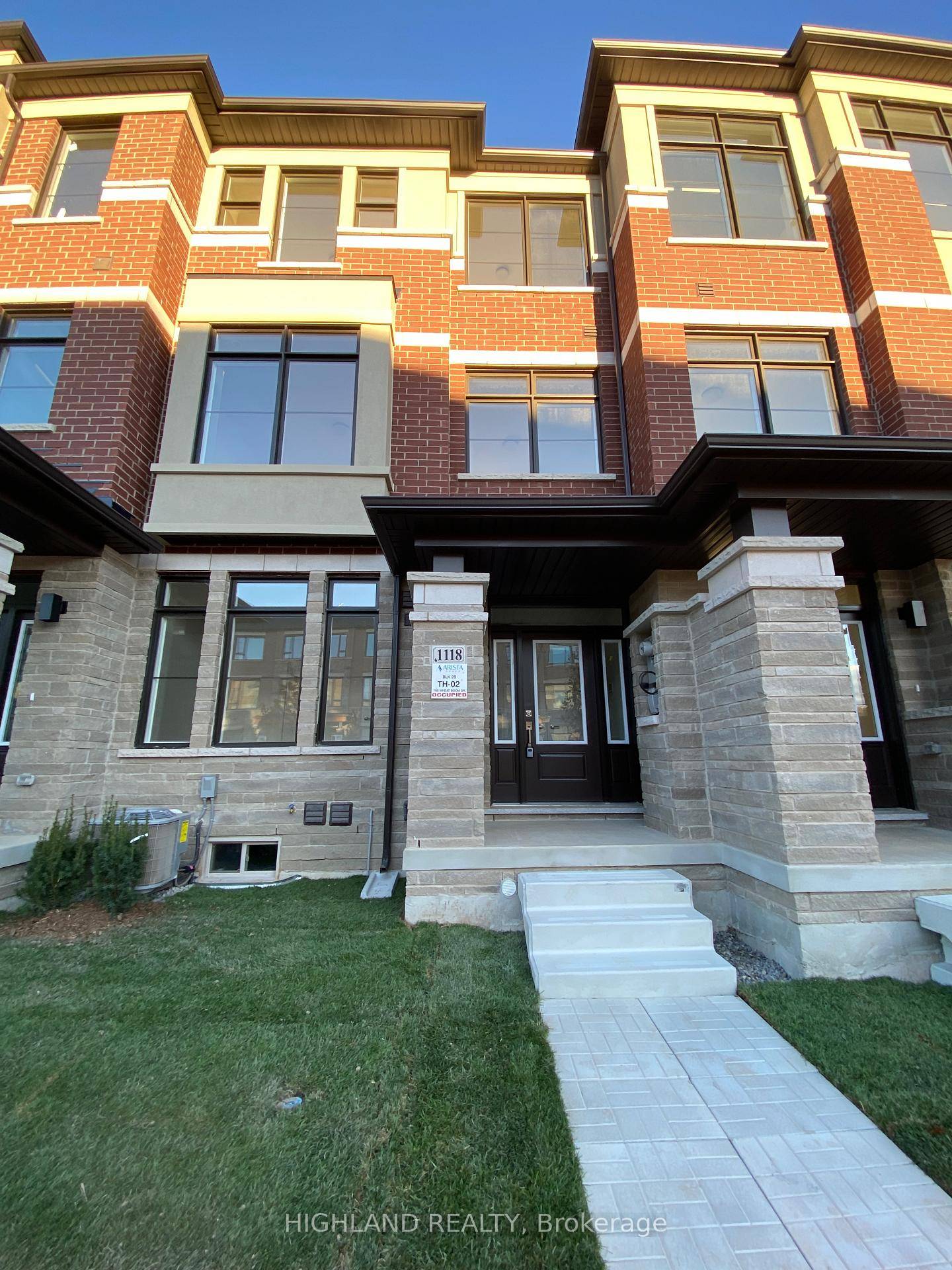 Brand New amp ; Luxury Townhouse W 4 Bedrooms amp ; 4 Bathrooms This stunning townhouse located in a highly sought after amp ; family friendly community features a modern ...