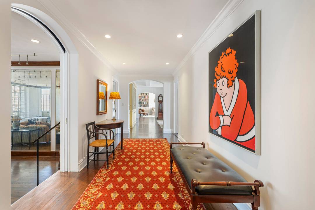 From Curtain Calls to City Views The Residence that Echoes Broadway's Golden Age Former home of the Broadway Legend, Charles Strouse.