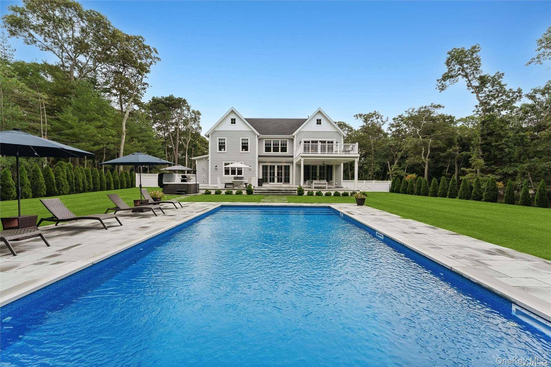 9 Mill Road is a fresh and spacious new build in the heart of Remsenburg.