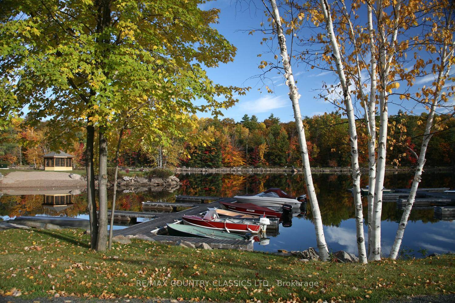 Stylish Townhouse Condo in North Kawartha !