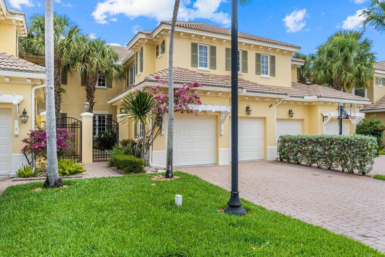 Lovely and beautifully maintained townhouse in the desirable centrally located gated community of Paloma, offering 3 large bedrooms, 2.