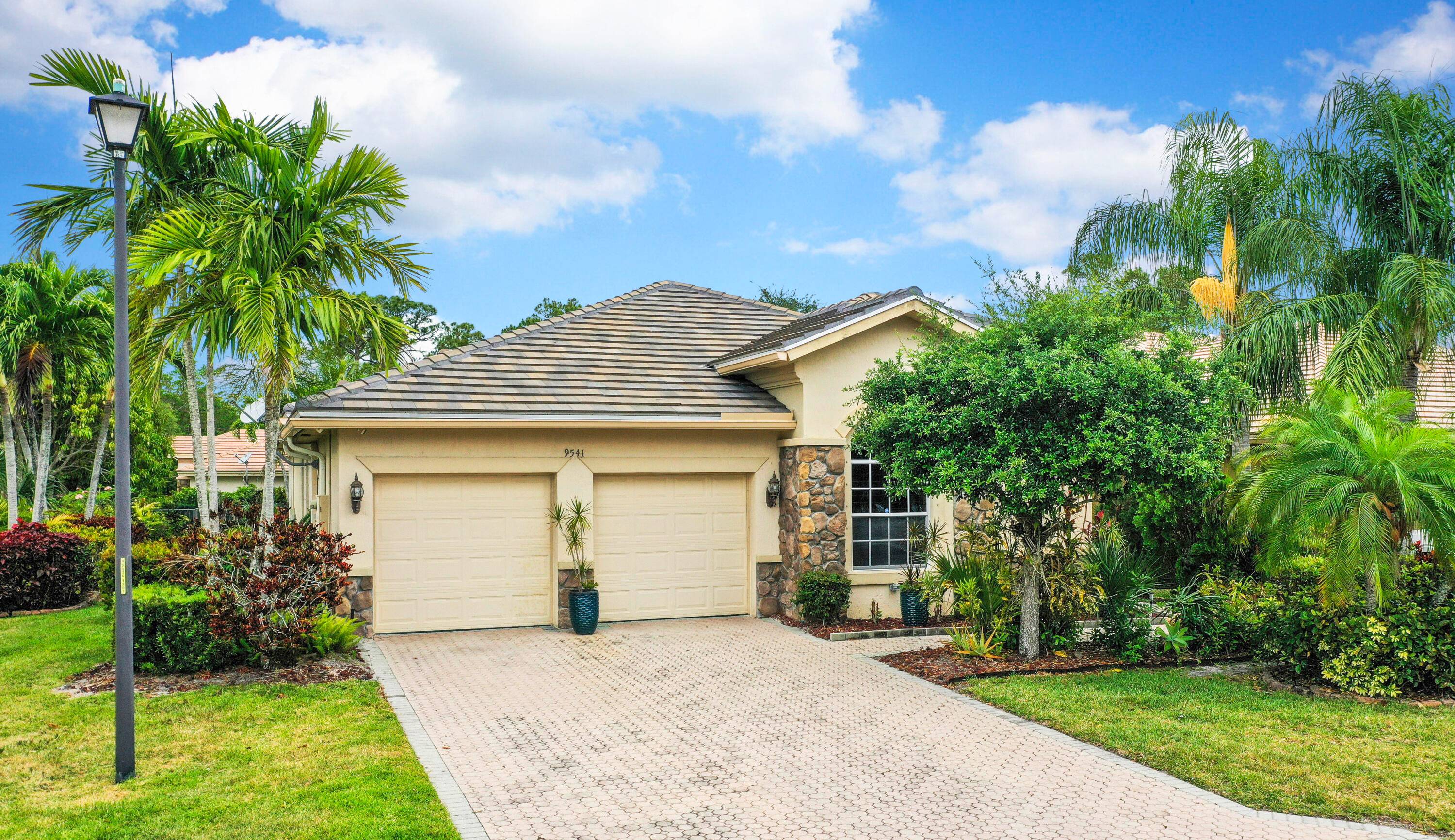 FALCON FLOORPLAN with 1 year NEW ROOF and 1 year NEW AC !