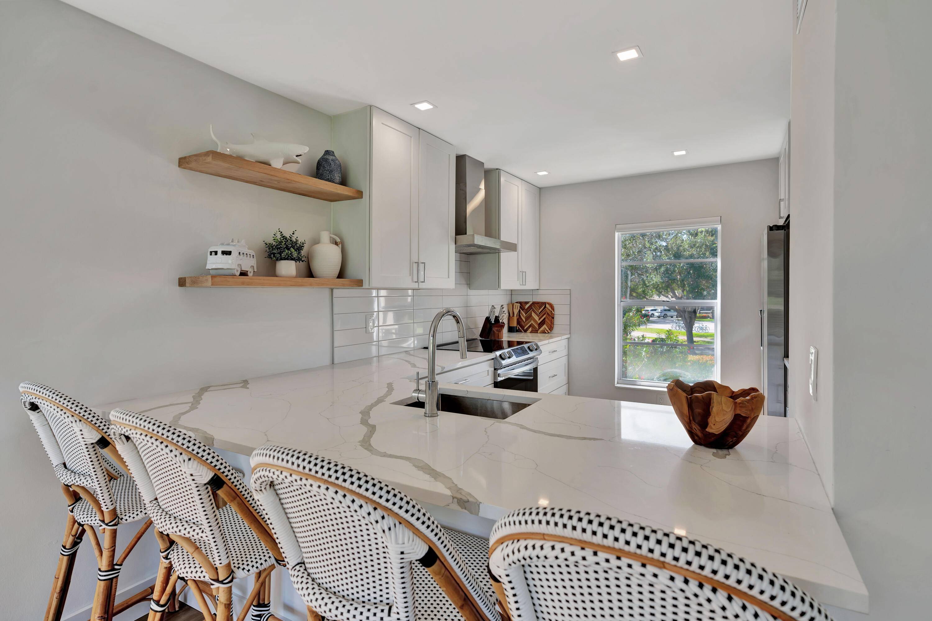 Welcome to the vibrant and active gated golf community that is Riverbend Country Club.