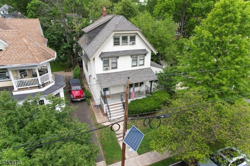 This 5 BR colonial turn of the century beauty is an architectural gem, located in the fantastic Watsessing Park neighborhood of Bloomfield !