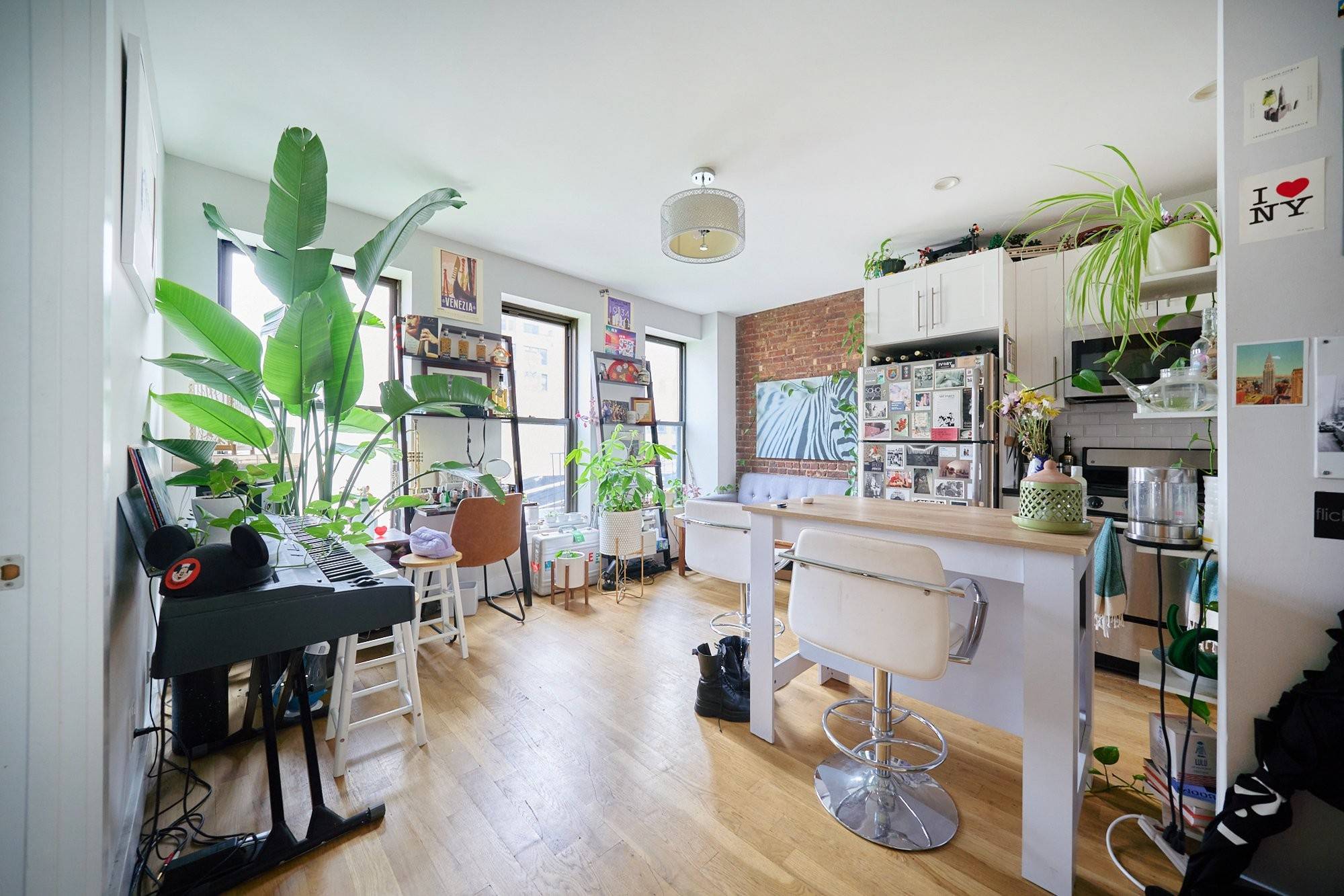 APARTMENT FEATURESBright amp ; SunnyQueen Sized BedroomsDishwasherMicrowaveGranite CountertopsRecessed LightingStainless Steel AppliancesSpaciousExposed BrickBUILDING NEIGHBORHOODLaundry in Building.