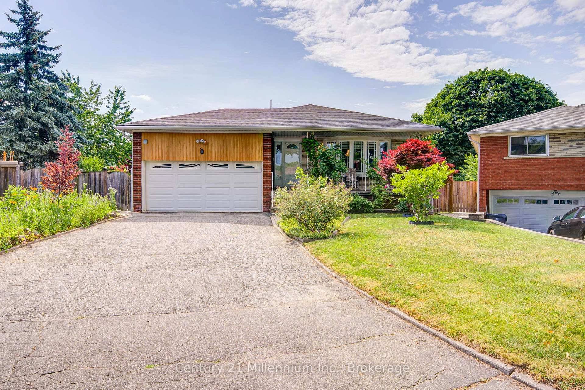 Have you always dreamt of living in a spacious bungalow on a large lot, situated in a quiet cul de sac ?