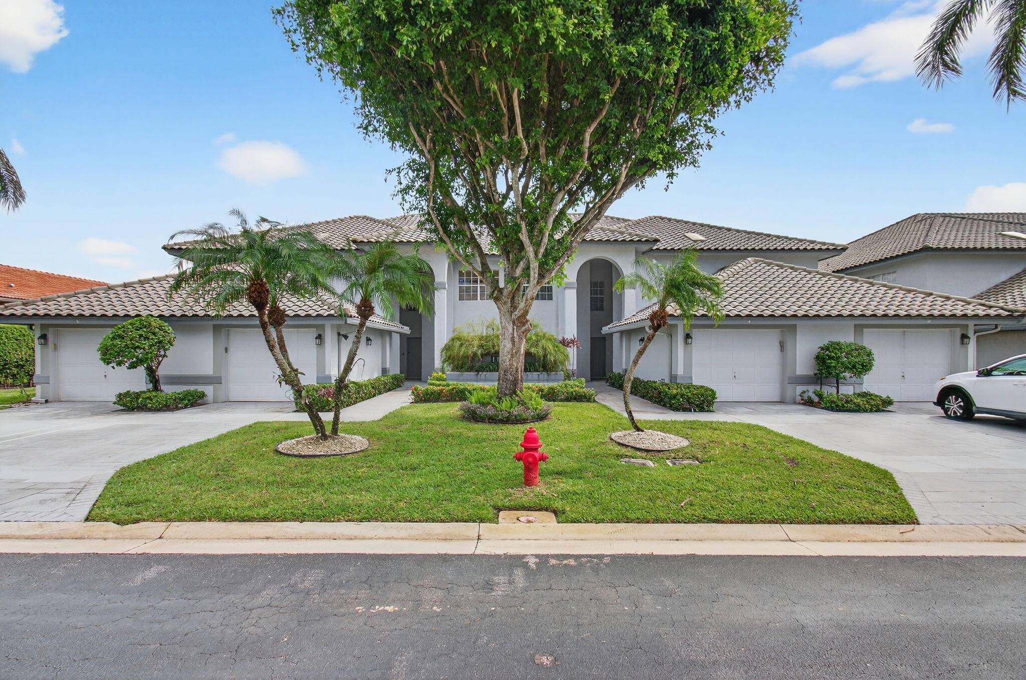 This exceptional Briarwood condo offers a spacious open floor plan with two bedrooms and two full bathrooms, encompassing over 1, 900 sq ft under air.