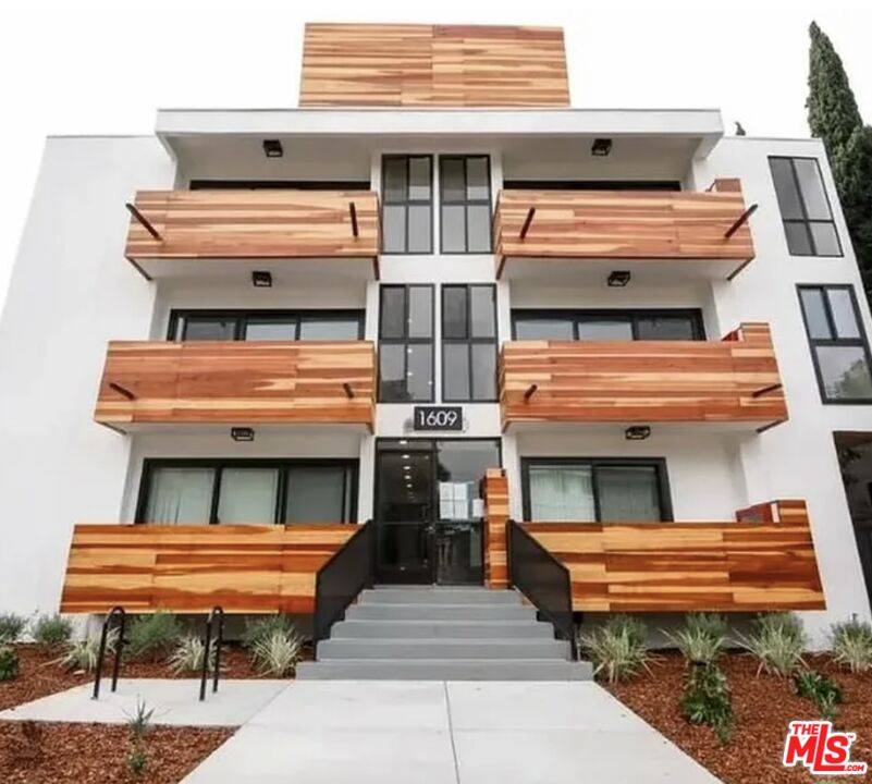 1609  Veteran Avenue 3BR Westwood La