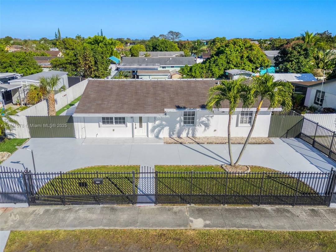 LOCATION ! ! NO association, Park your boat !