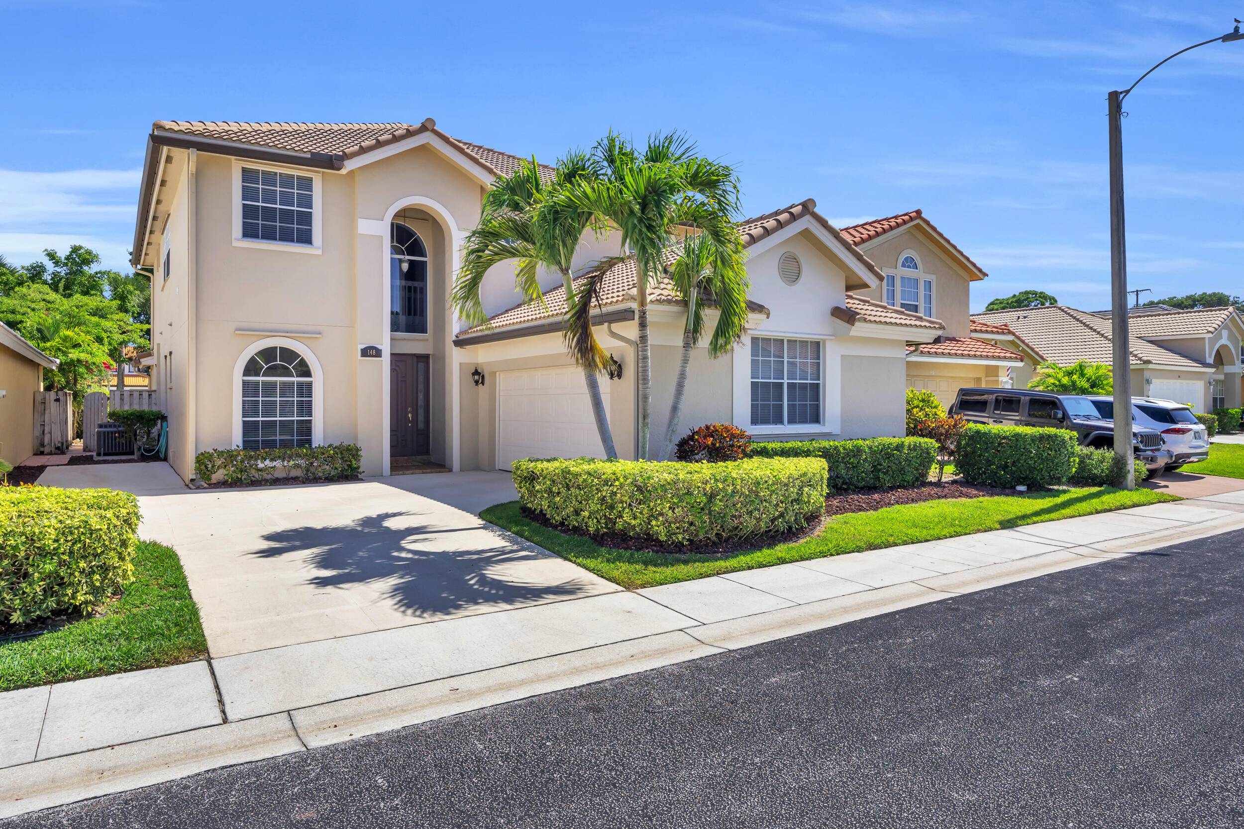 Gorgeous and spacious 5 bedroom, 4.