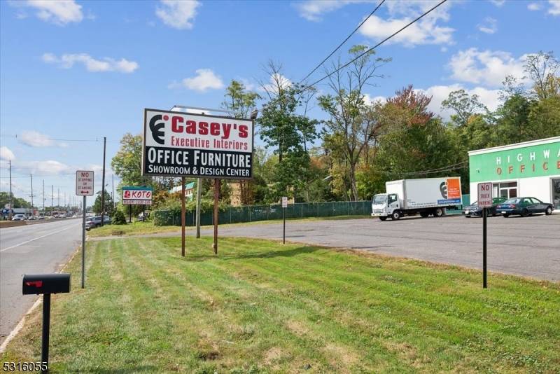 UNBELIEVABLE 10, 000 SF RETAIL SPACE PRIME RT 22 GREEN BROOK CORRIDOR SOMERSET COUNTY, WILL DIVIDE, HIGH VISIBILITY LOCATION 50K CARS PER DAY, 19 SF NNN 3.